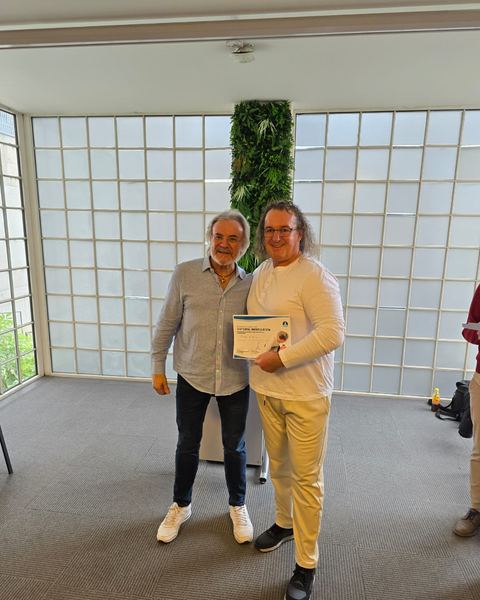 Maroš Kellner a prof. Boscá s certifikátom Advanced Vertebral Manipulation